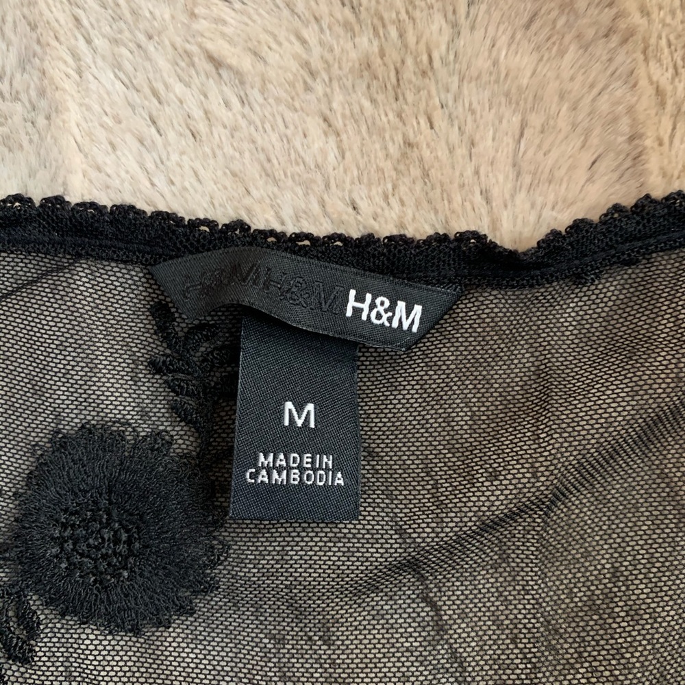 H & M short sleeve mesh lace top - Picture 4 of 6